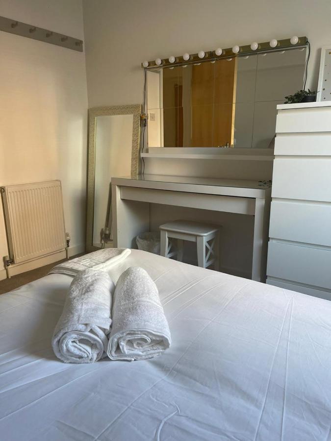 Apartment Pass The Keys Lovely 2bedroom Flat With Balcony *