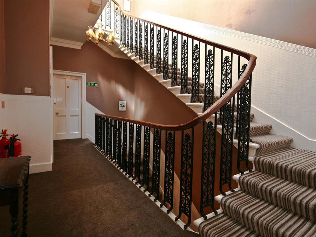 Halcyon House 3* EDI