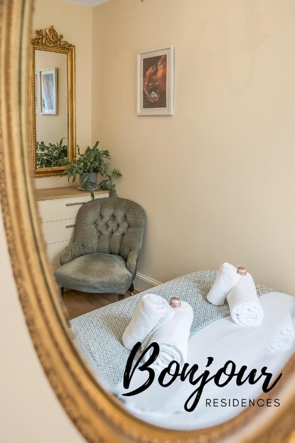 Georgian West End Main Door 2br-1ba, Near Eicc By Bonjour Residences Appartement *