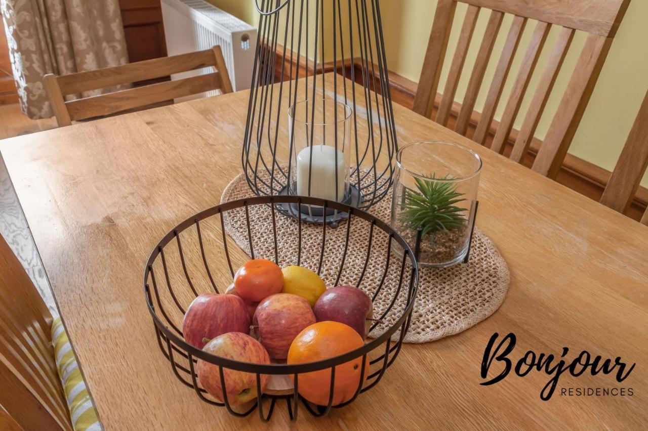 Georgian West End Main Door 2br-1ba, Near Eicc By Bonjour Residences Appartement *