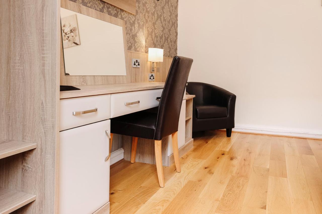 Castle Street 3*