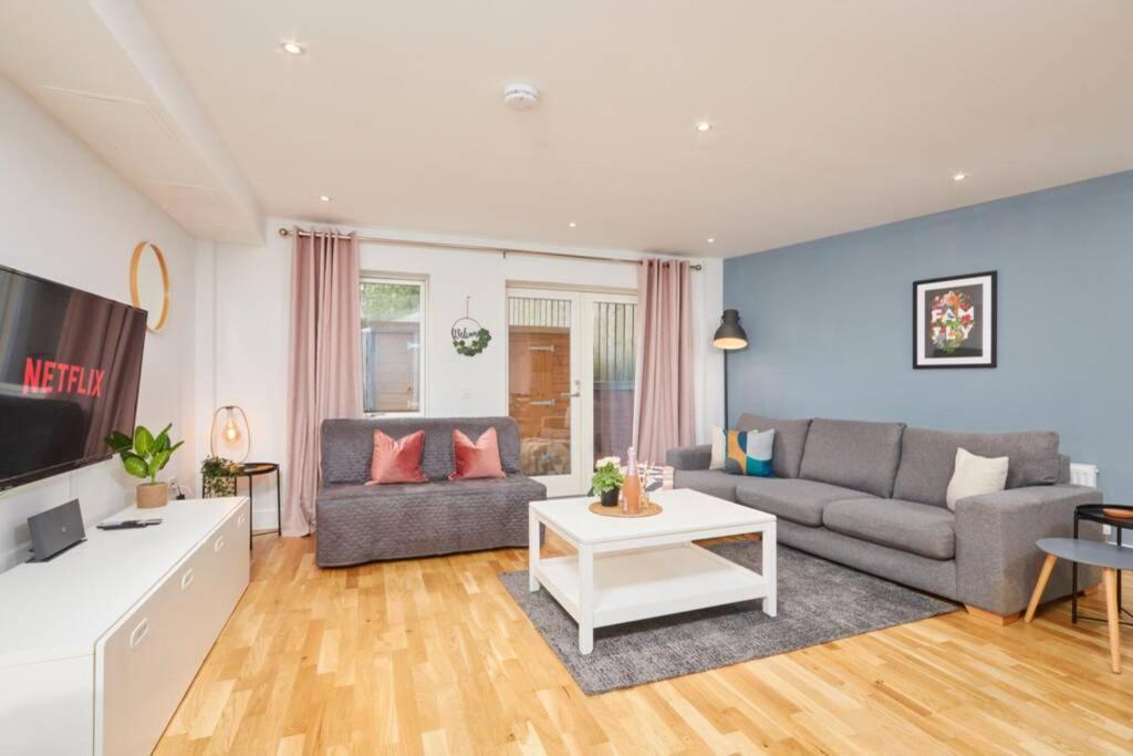 Stunning Townhouse // Sleeps 8 * Edinburgh