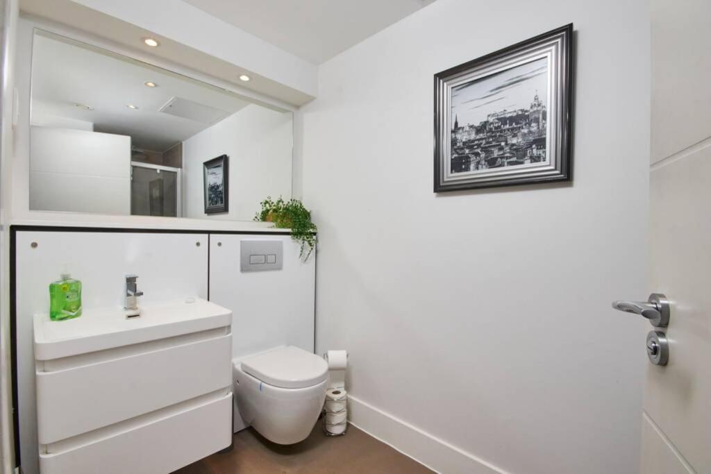 Holiday home Stunning Townhouse // Sleeps 8 Edinburgh