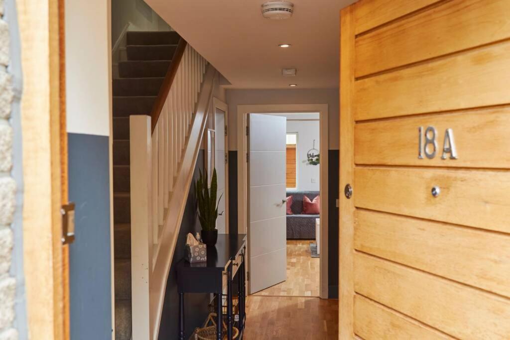 Stunning Townhouse // Sleeps 8 Edinburgh