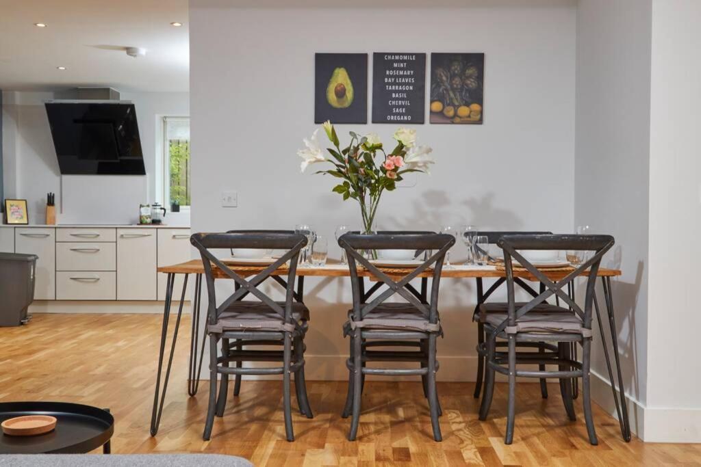 Stunning Townhouse // Sleeps 8