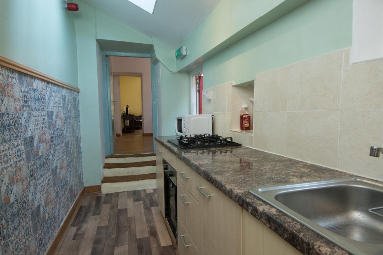 7 Bedroom Townhouse *