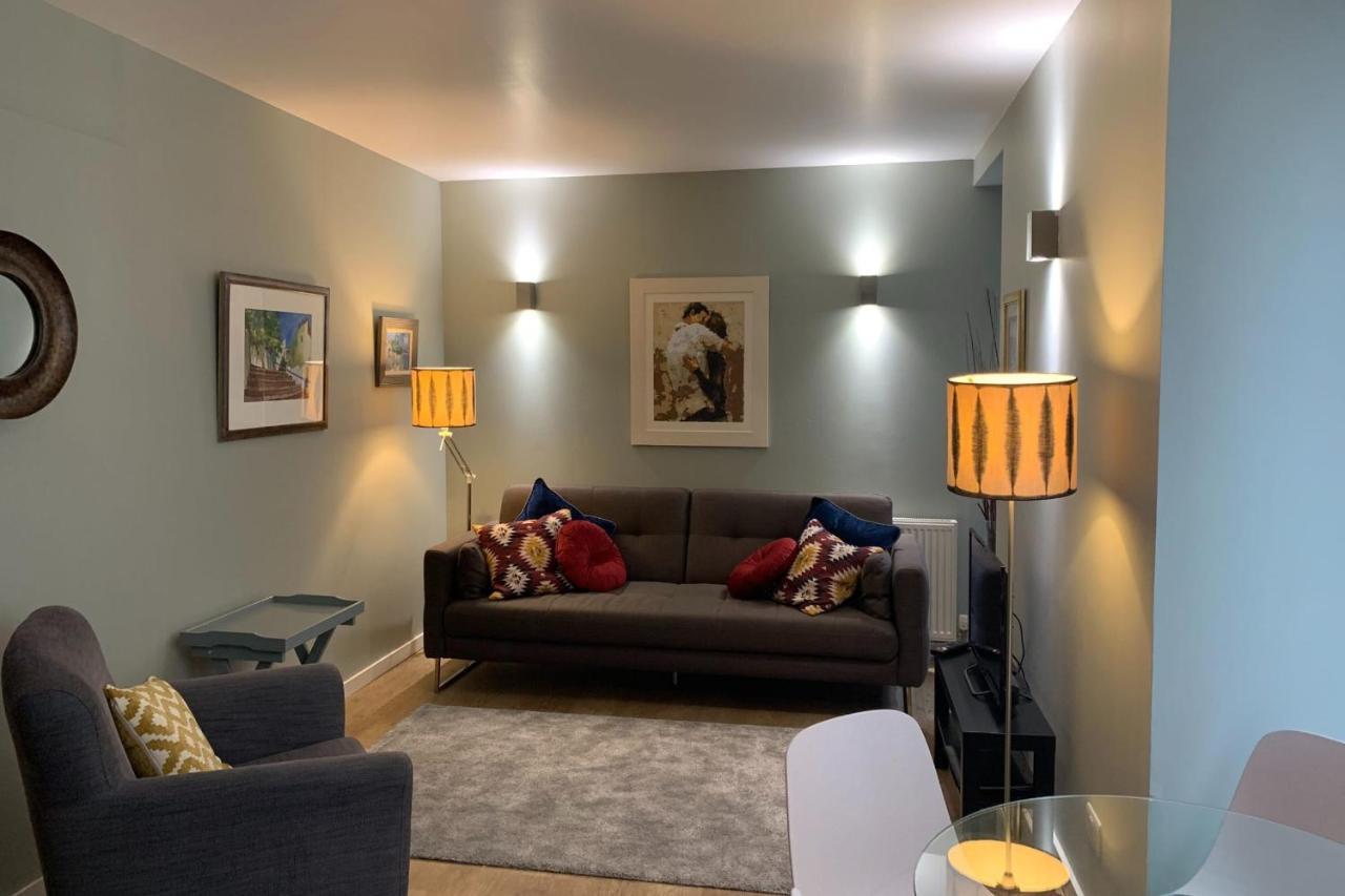 Bright And Stylish - Old Town Apartment