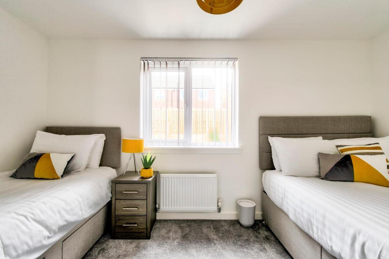 Guestready - Serene 2br W Yard & Parking - Sleeps Up To 6 *