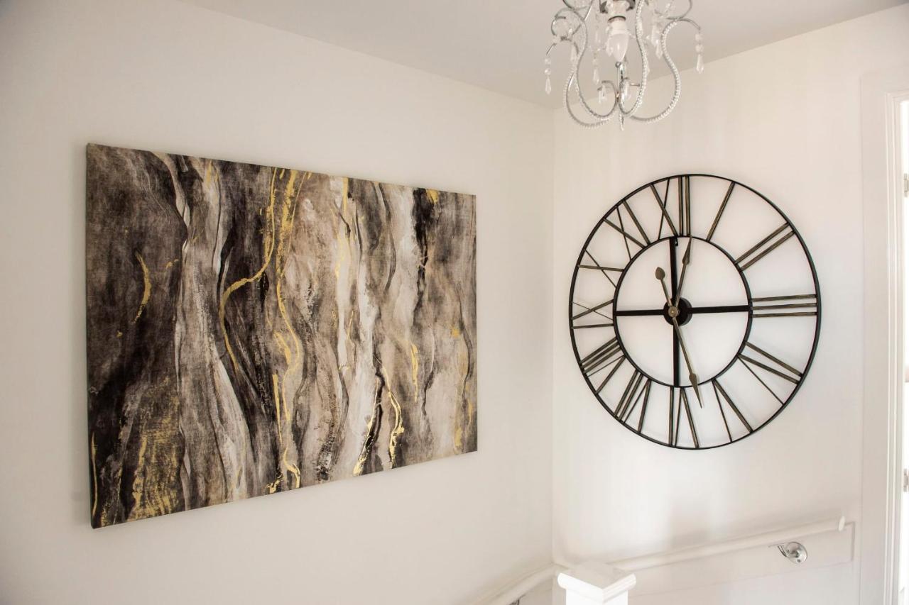 Guestready - Serene 2br W Yard & Parking - Sleeps Up To 6 *