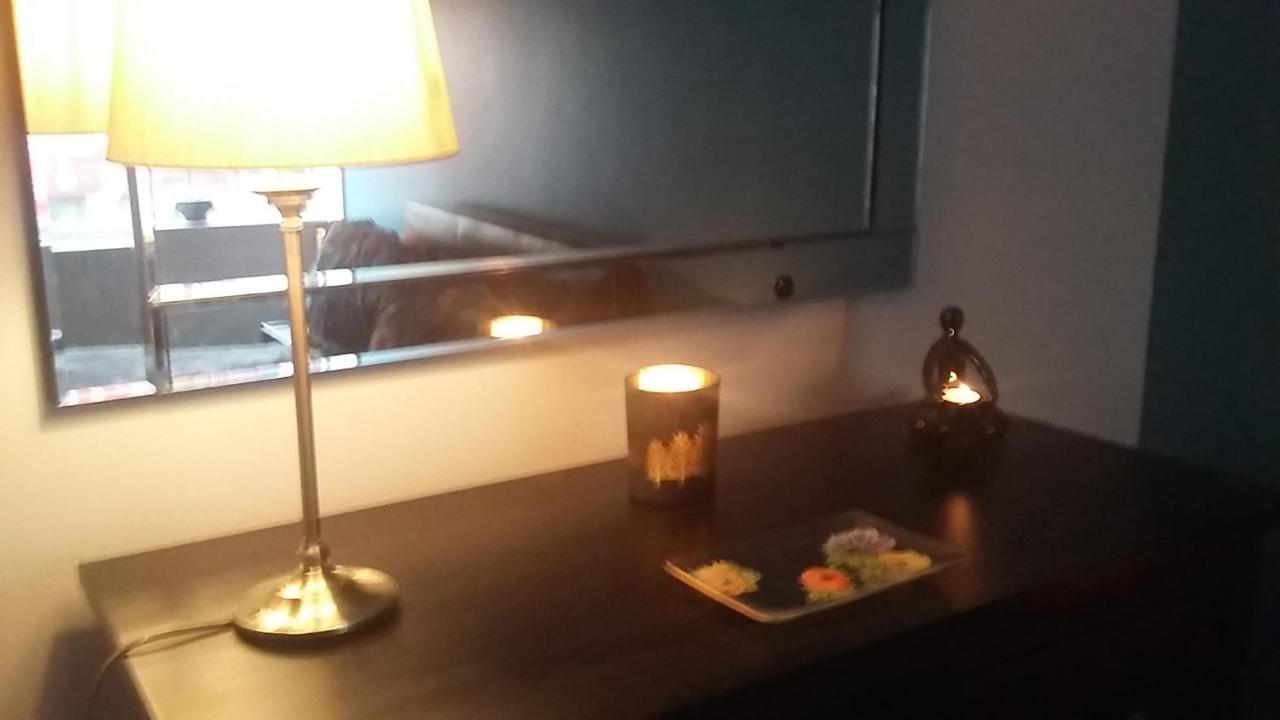Two Bedroom With Free Side Street Parking 24 *