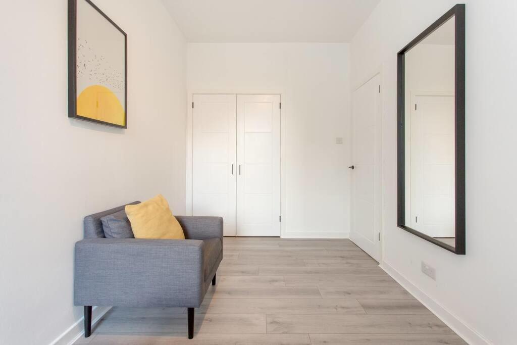 Modern & Bright 1 Bed For 4 Close To Centre! *
