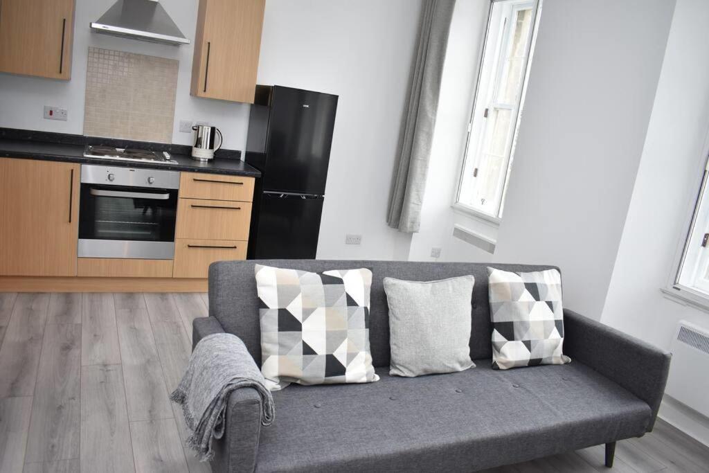 Modern & Bright 1 Bed For 4 Close To Centre! *