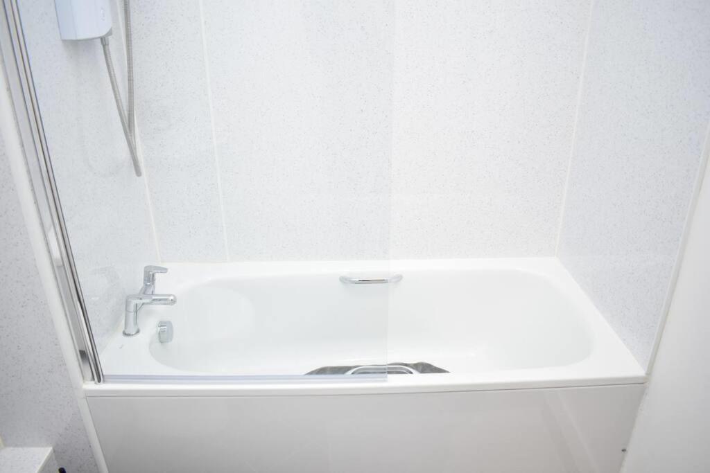 Modern & Bright 1 Bed For 4 Close To Centre! * Edinburgh