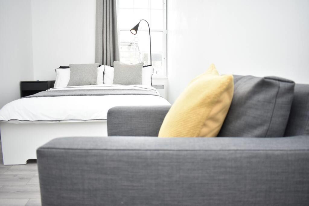 Modern & Bright 1 Bed For 4 Close To Centre! Apartment