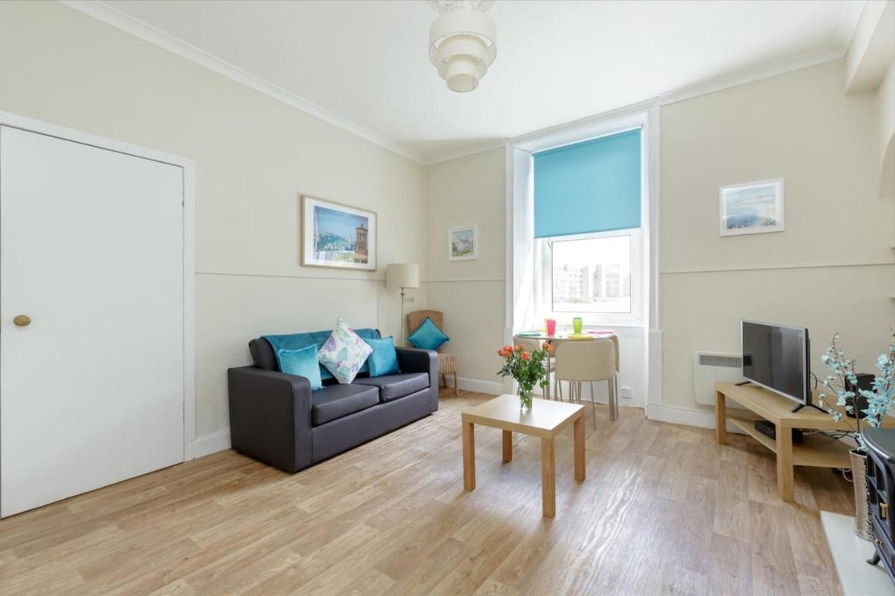 Spacious And Homely One Bedroom Flat In Apartment *