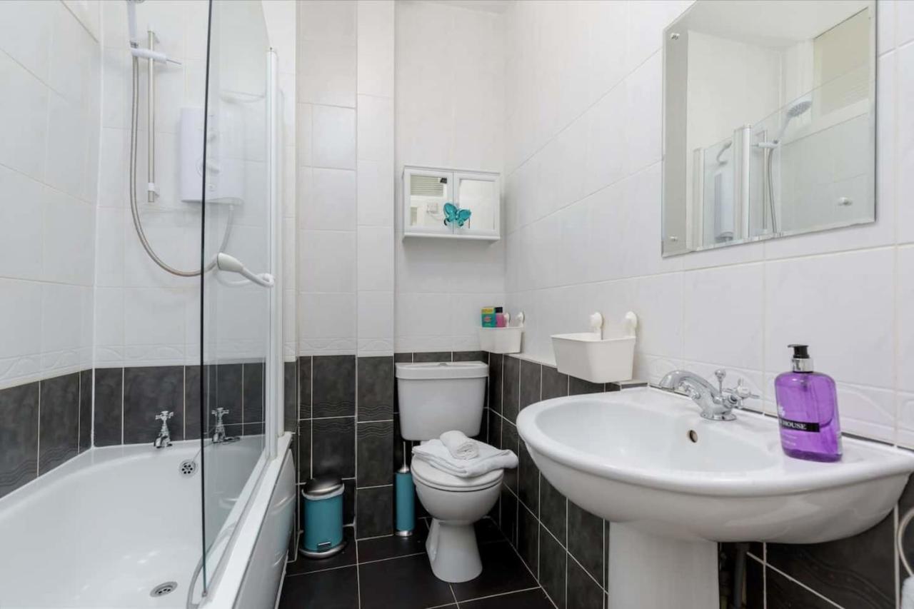 Spacious And Homely One Bedroom Flat In * Edinburgh