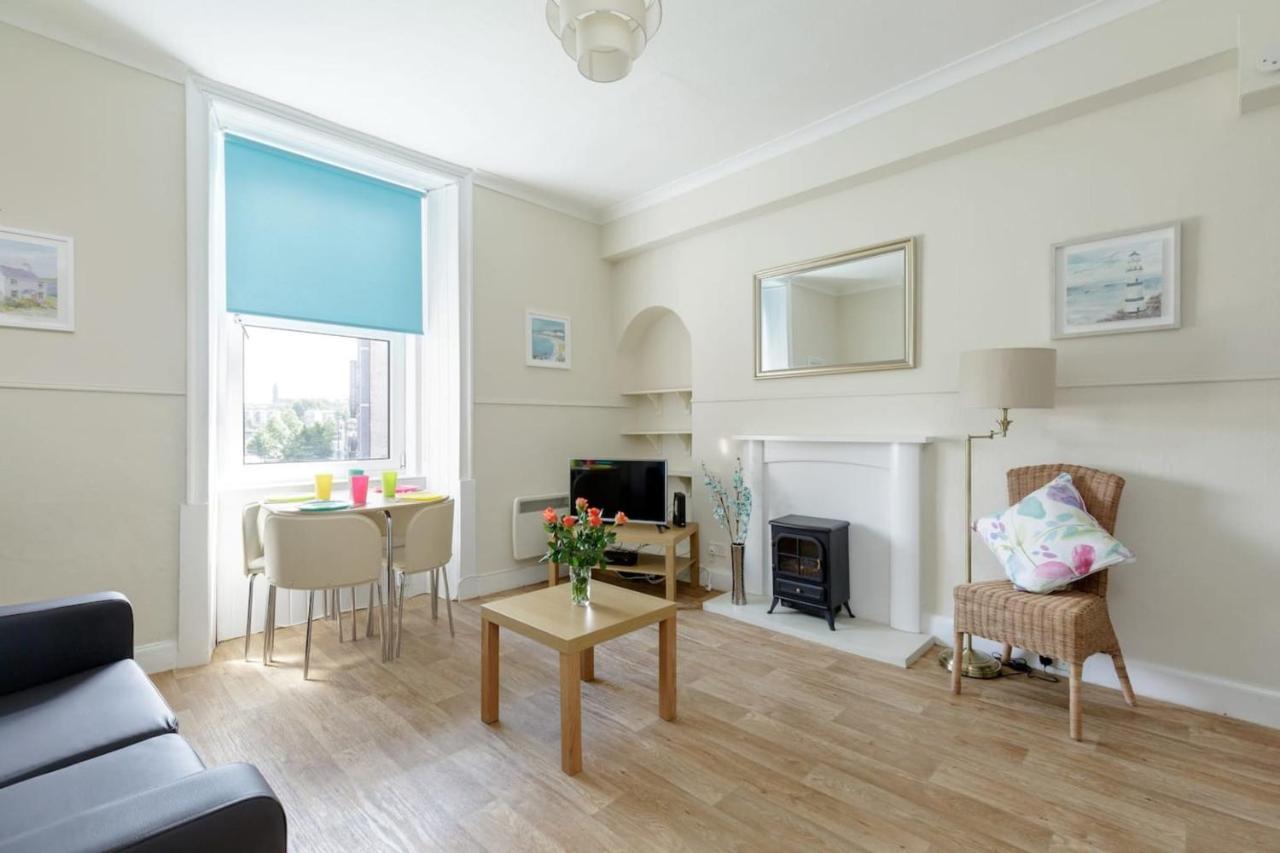 Spacious And Homely One Bedroom Flat In *