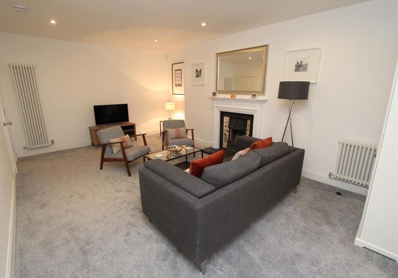 Centre New Town 2 Bedroom Flat *