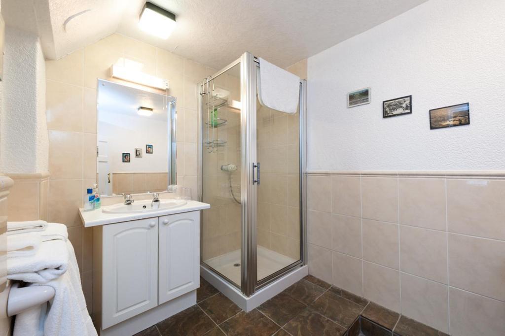 Garlands Guest house *