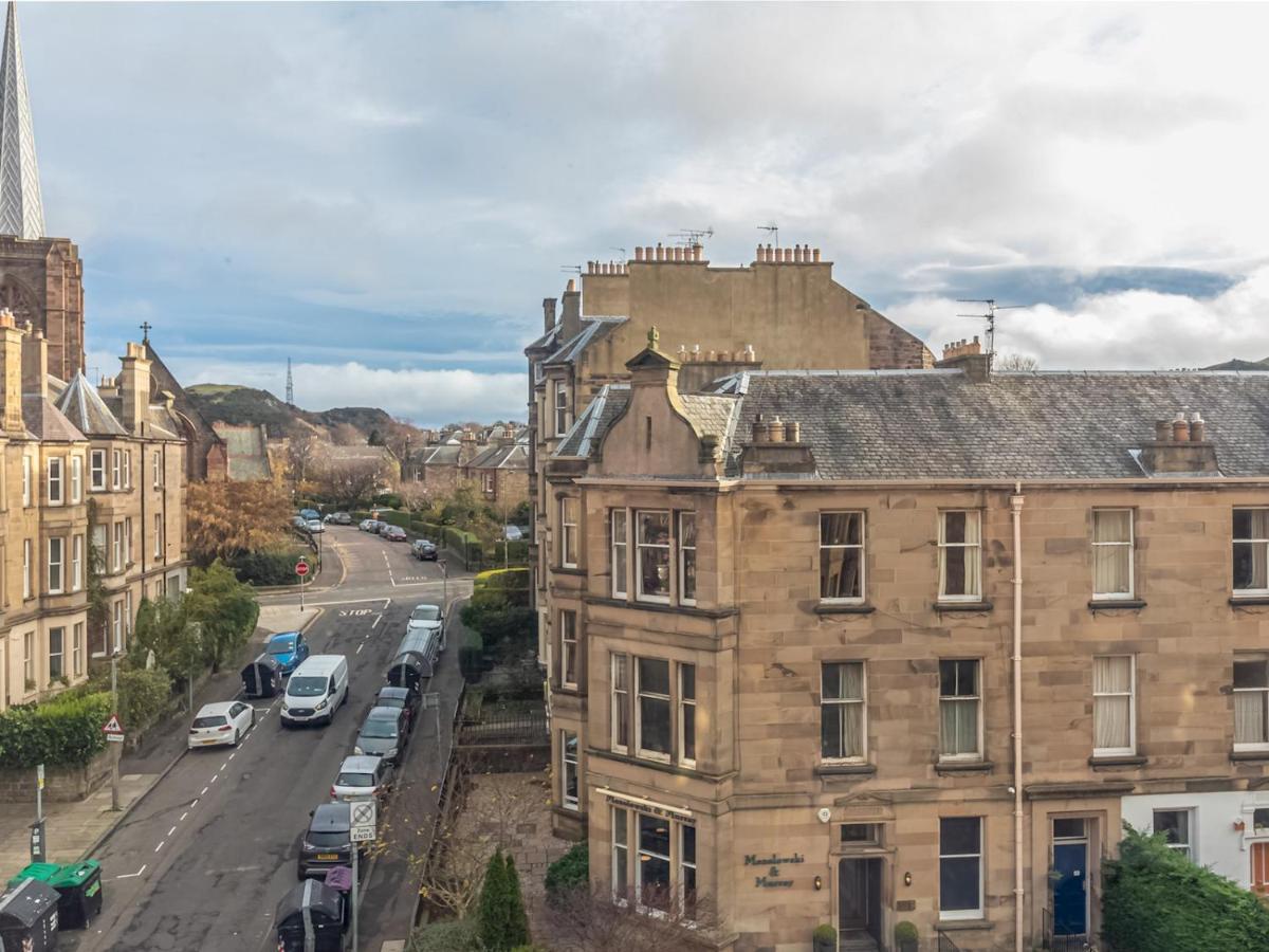 Spacious And Bright Property, In Chic Morningside! Sleeps Up To 6 Guests *
