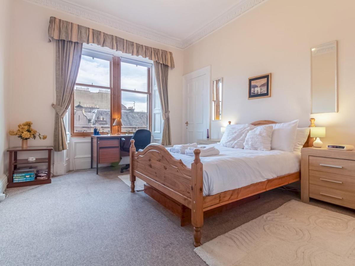 Spacious And Bright Property, In Chic Morningside! Sleeps Up To 6 Guests Apartment