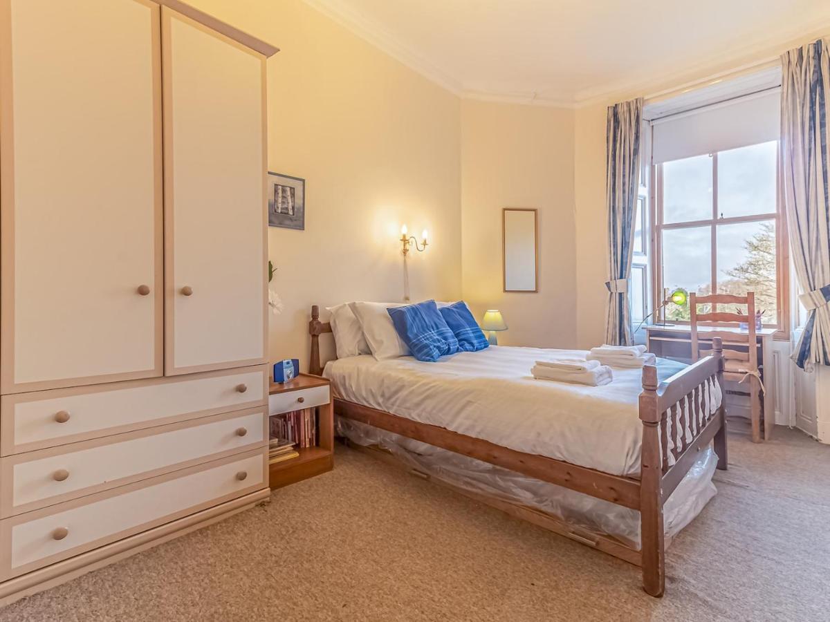 Apartment Spacious And Bright Property, In Chic Morningside! Sleeps Up To 6 Guests Edinburgh