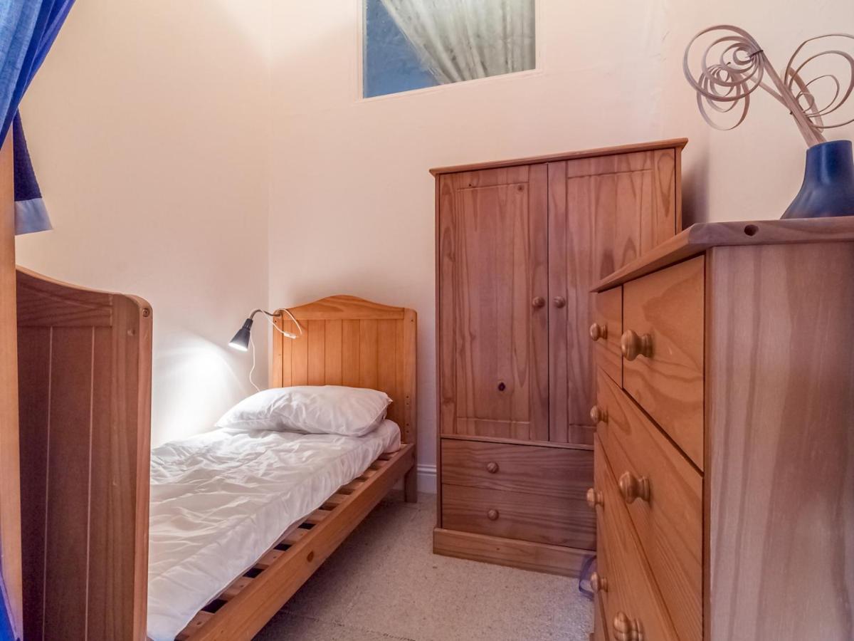 Apartment Spacious And Bright Property, In Chic Morningside! Sleeps Up To 6 Guests Edinburgh