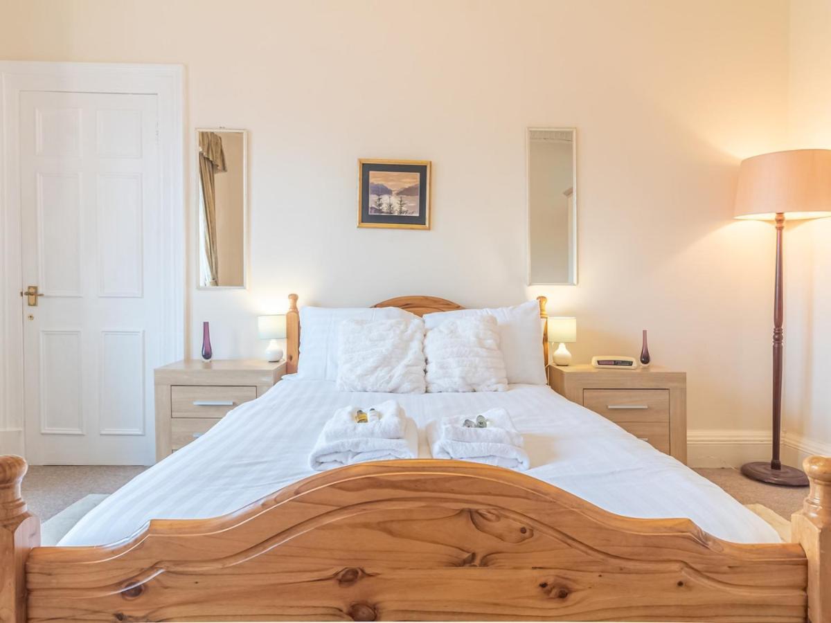 Spacious And Bright Property, In Chic Morningside! Sleeps Up To 6 Guests * Edinburgh