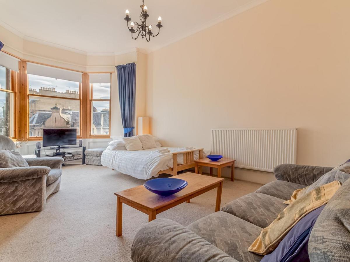 Spacious And Bright Property, In Chic Morningside! Sleeps Up To 6 Guests