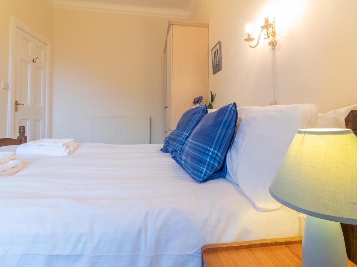 Spacious And Bright Property, In Chic Morningside! Sleeps Up To 6 Guests Apartment