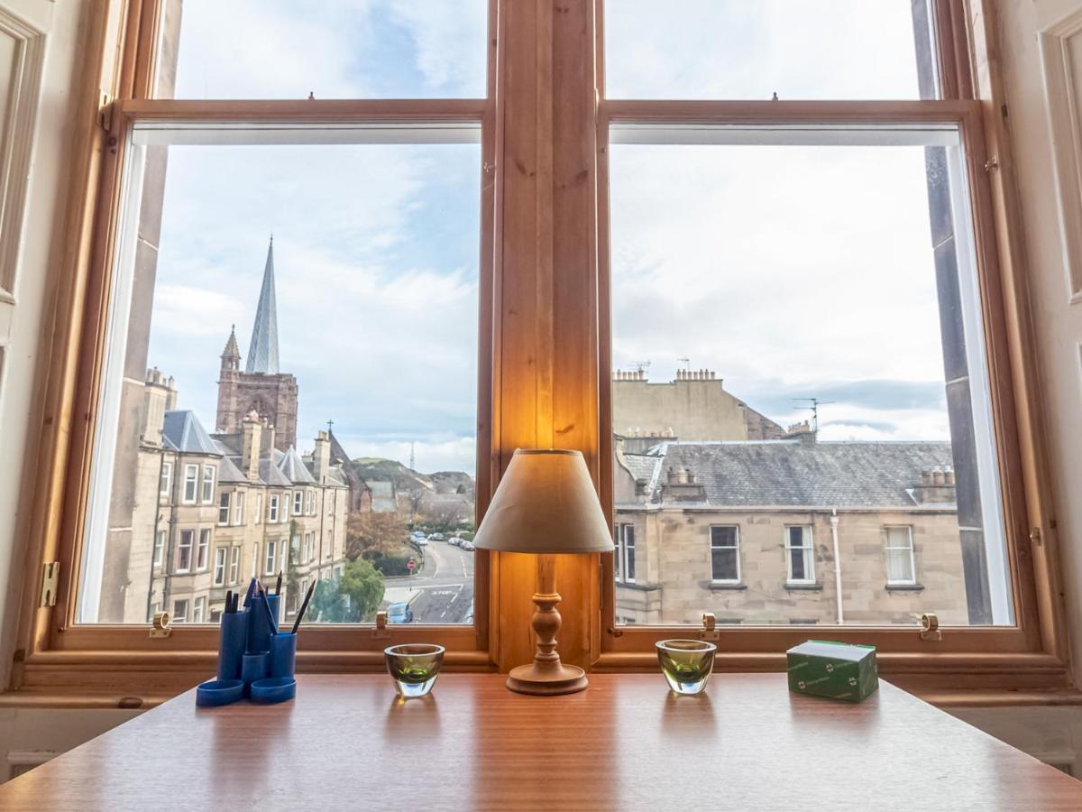 Apartment Spacious And Bright Property, In Chic Morningside! Sleeps Up To 6 Guests