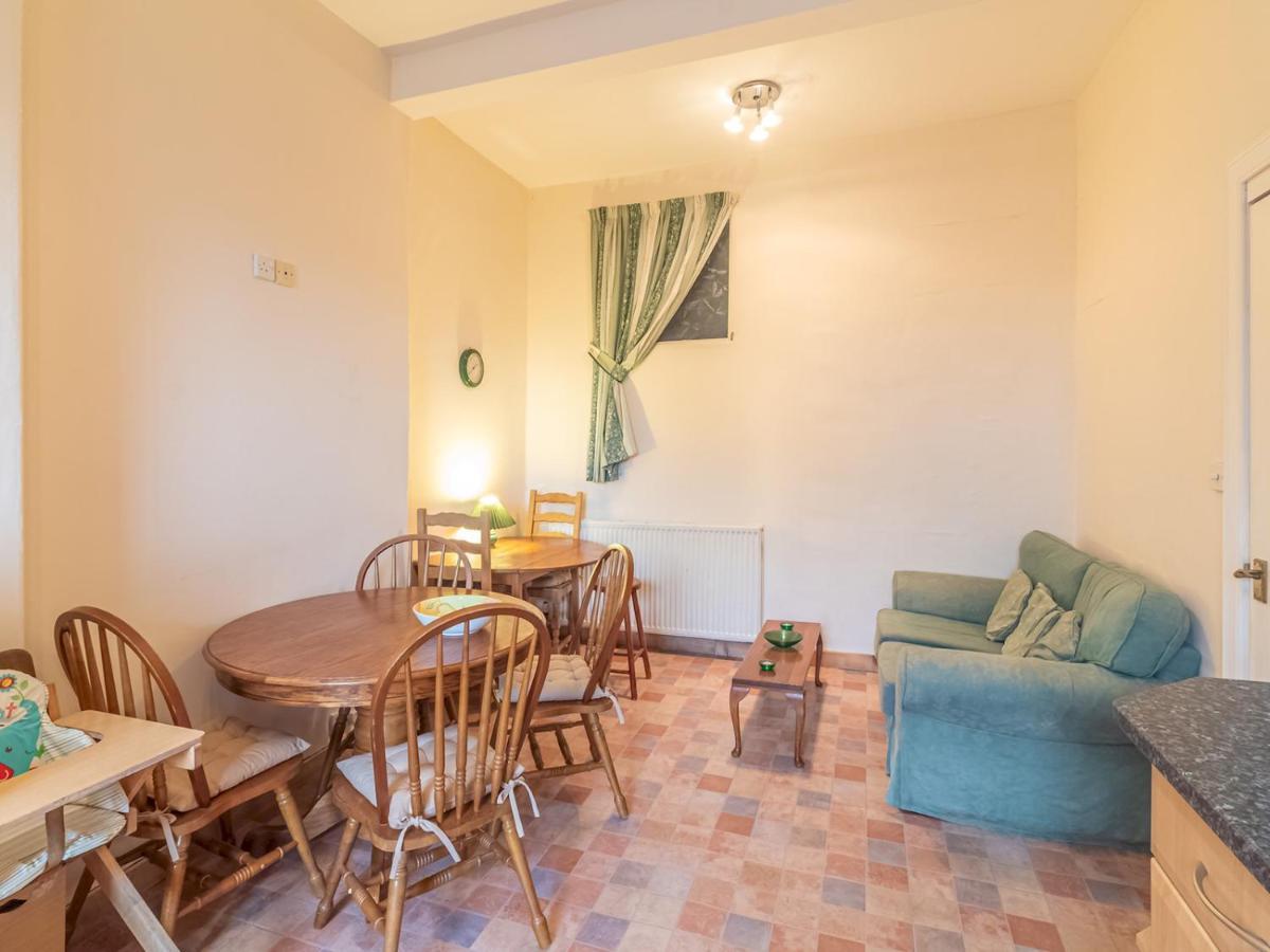 Apartment Spacious And Bright Property, In Chic Morningside! Sleeps Up To 6 Guests Edinburgh