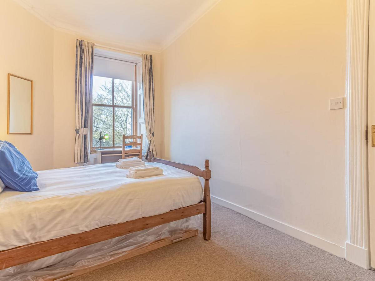 Spacious And Bright Property, In Chic Morningside! Sleeps Up To 6 Guests
