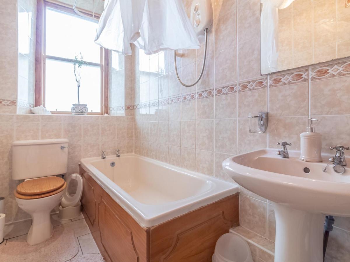 Apartment Spacious And Bright Property, In Chic Morningside! Sleeps Up To 6 Guests
