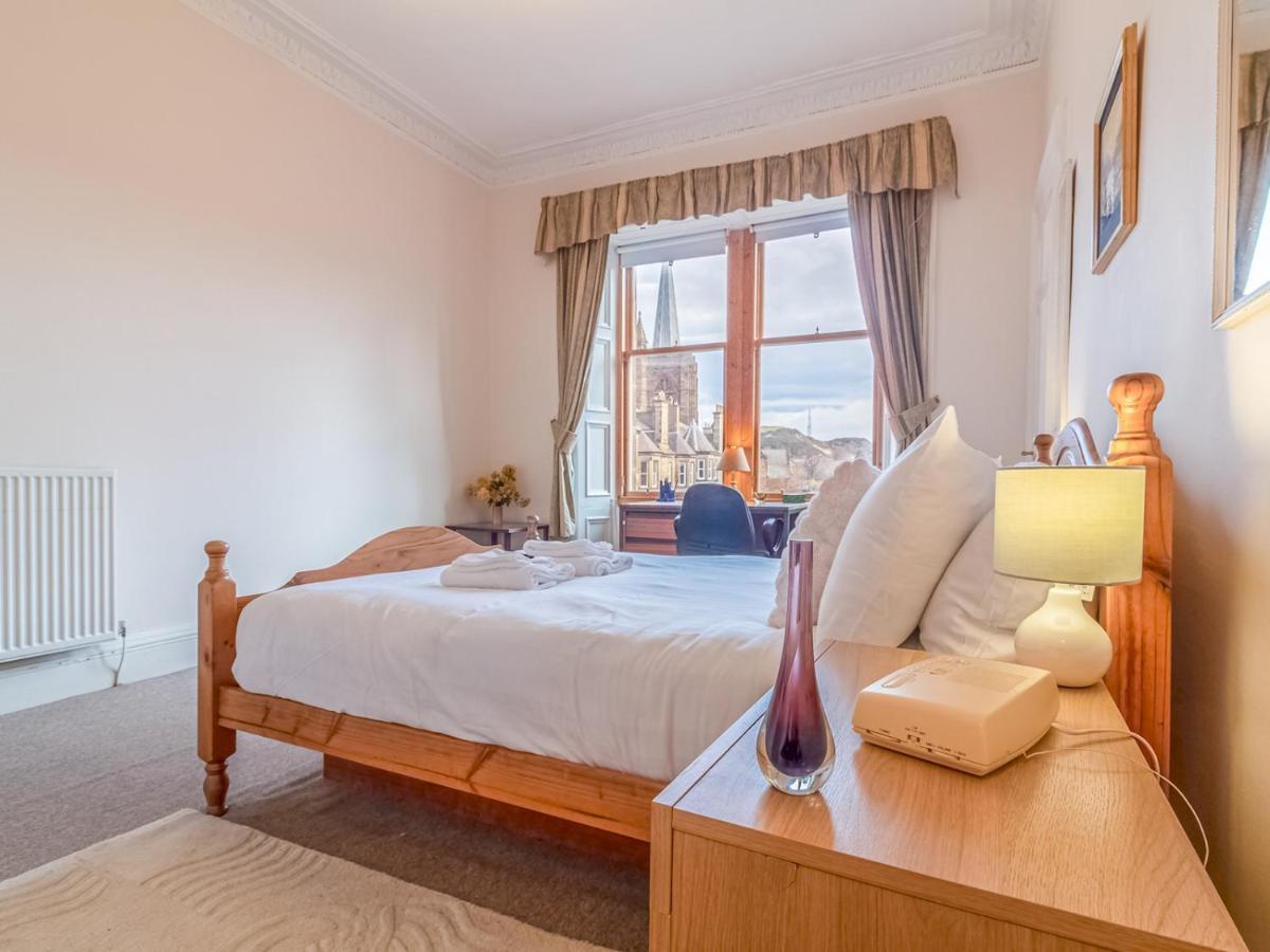 Spacious And Bright Property, In Chic Morningside! Sleeps Up To 6 Guests *