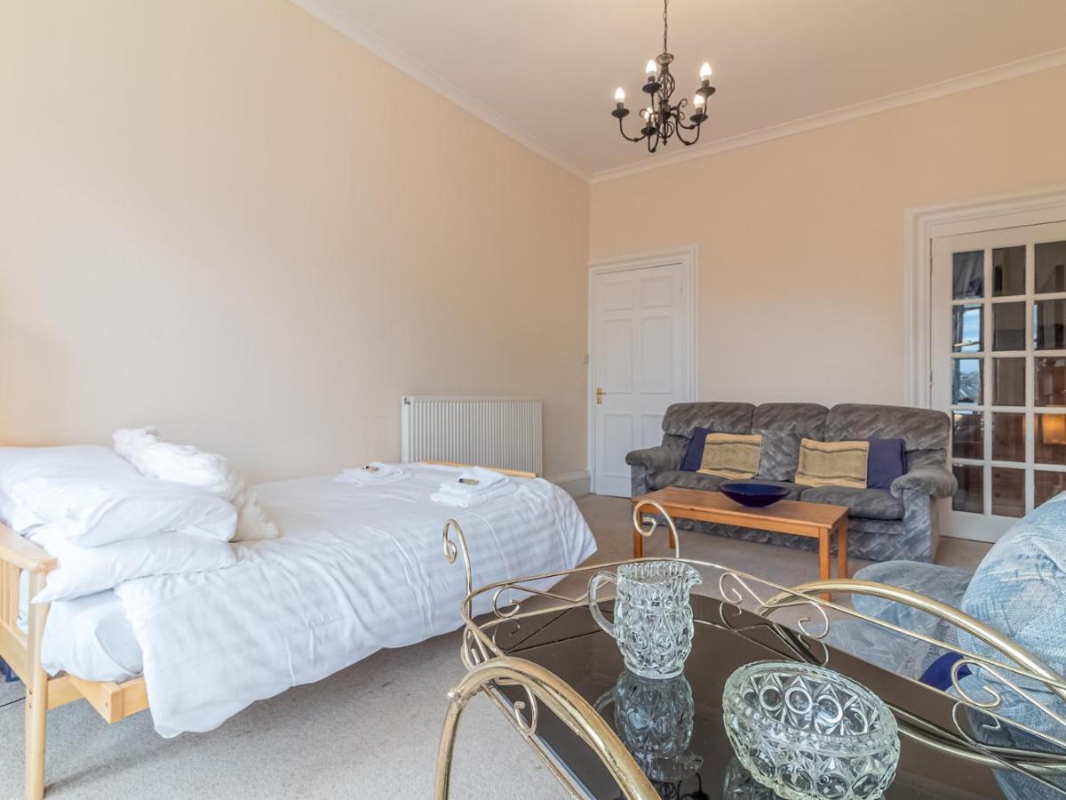 Spacious And Bright Property, In Chic Morningside! Sleeps Up To 6 Guests * Edinburgh