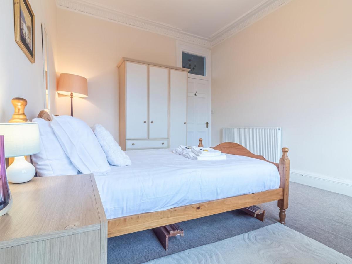 Spacious And Bright Property, In Chic Morningside! Sleeps Up To 6 Guests *