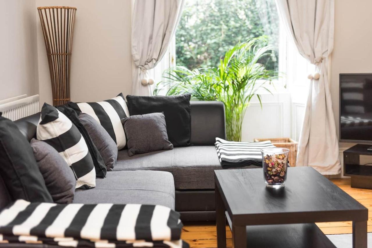 Pass The Keys Chic & Spacious Georgian Apt In Centre - Pets Friendly And Free Parking *