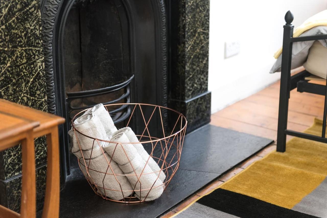 Pass The Keys Chic & Spacious Georgian Apt In Centre - Pets Friendly And Free Parking Apartment