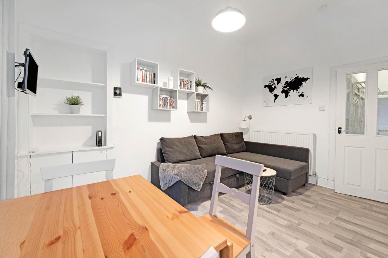Apartment And Modern With A Garden