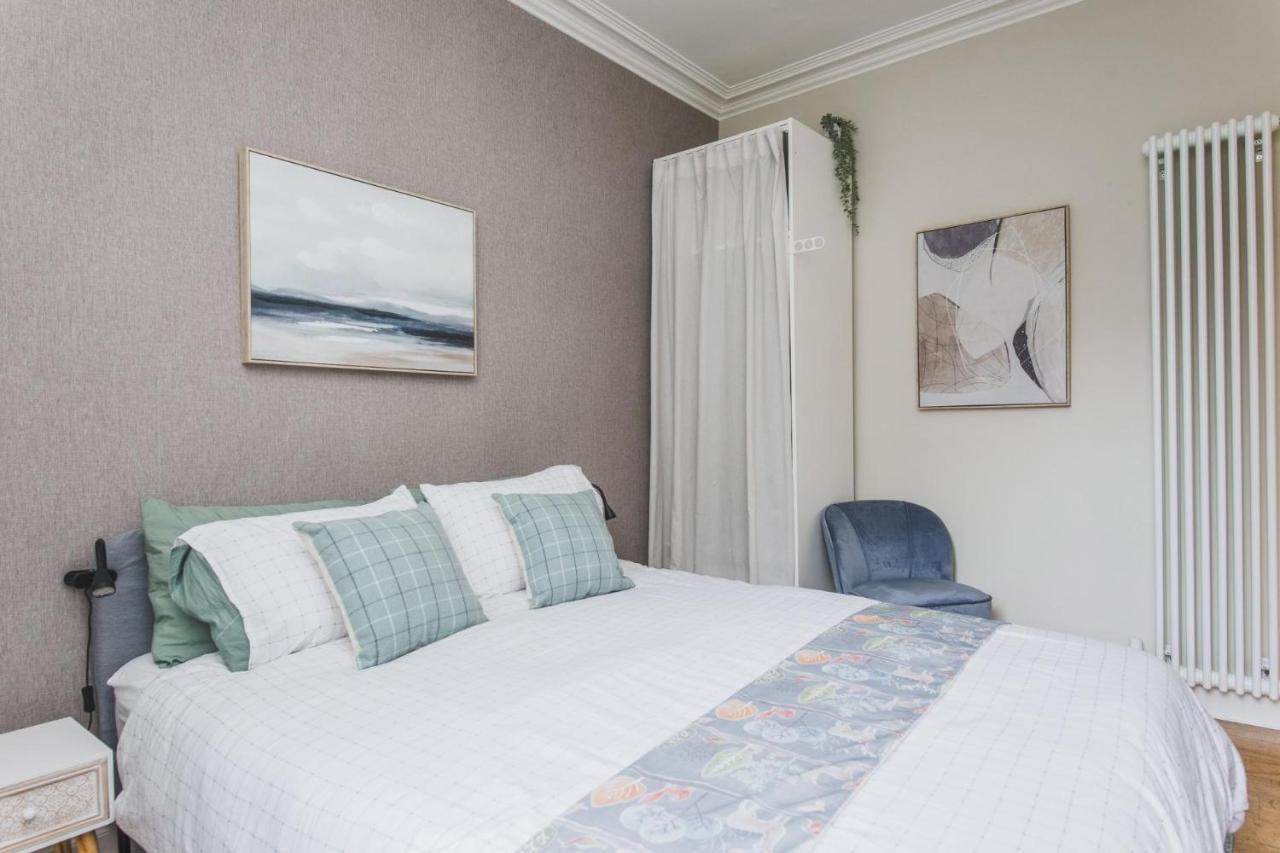 New Sleek 1bd Centre Appartement