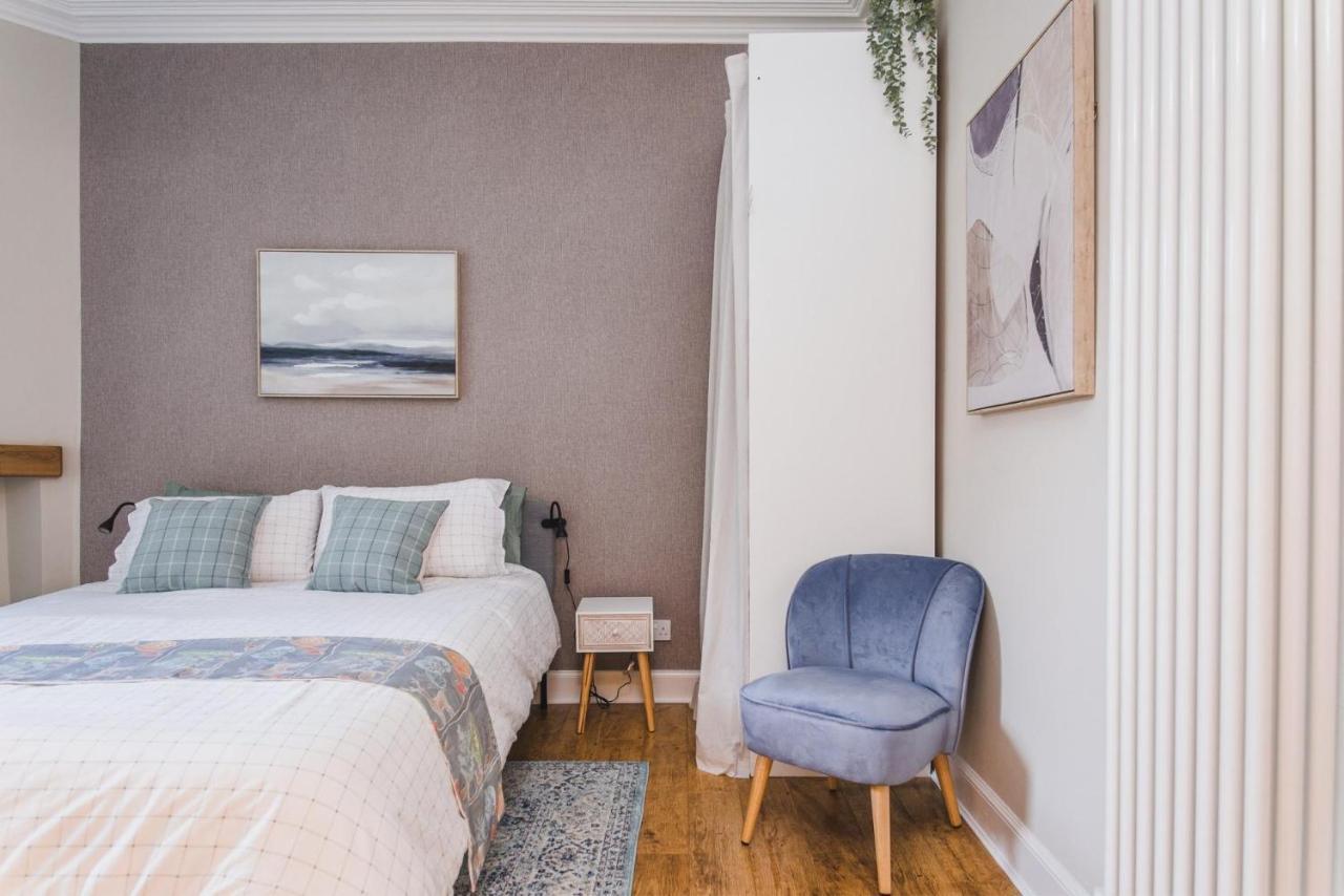 New Sleek 1bd Centre Appartement