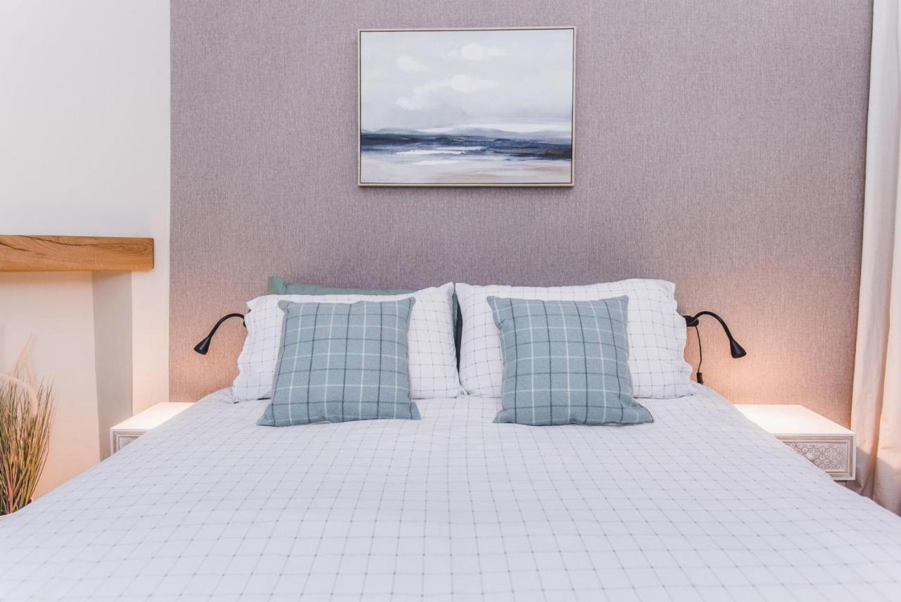 New Sleek 1bd Centre Appartement