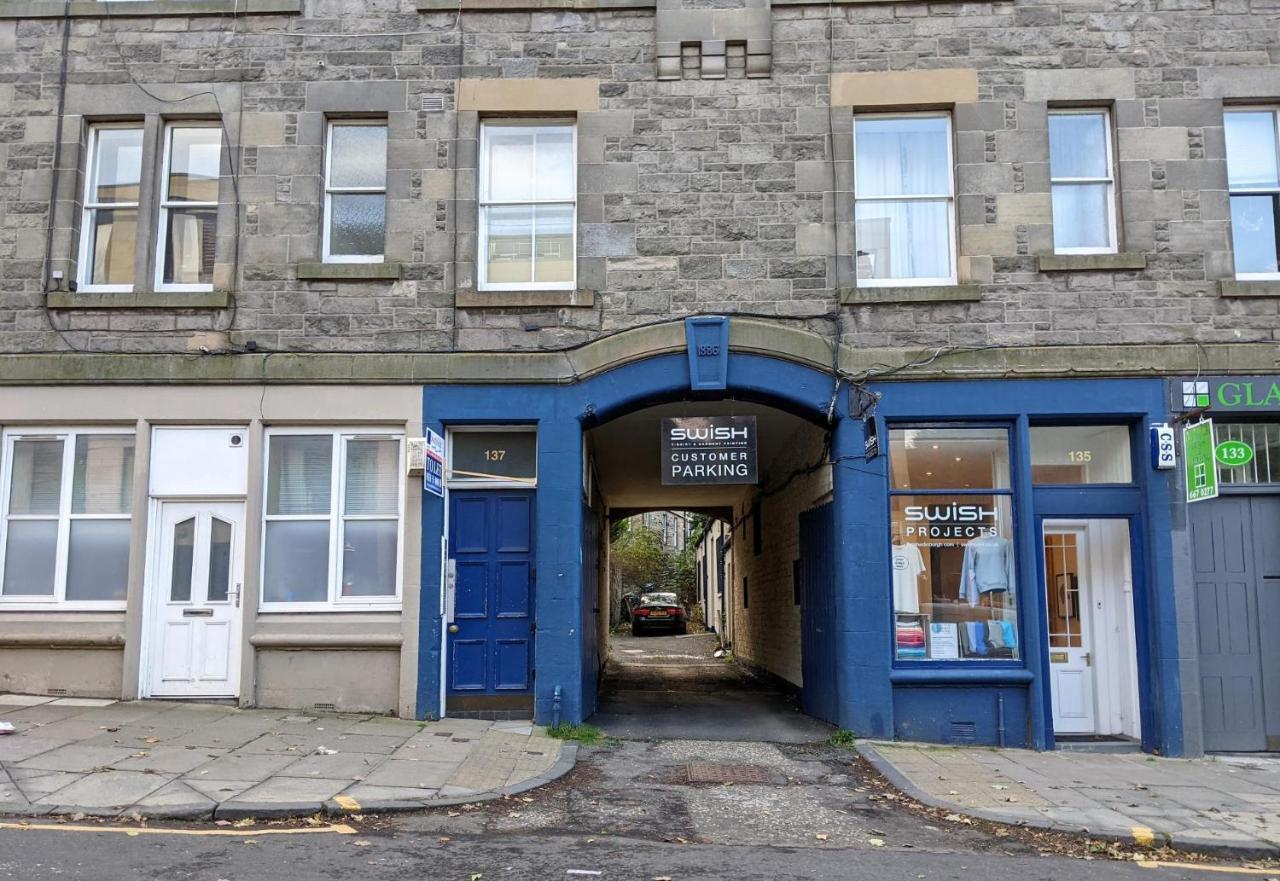 New Sleek 1bd Centre