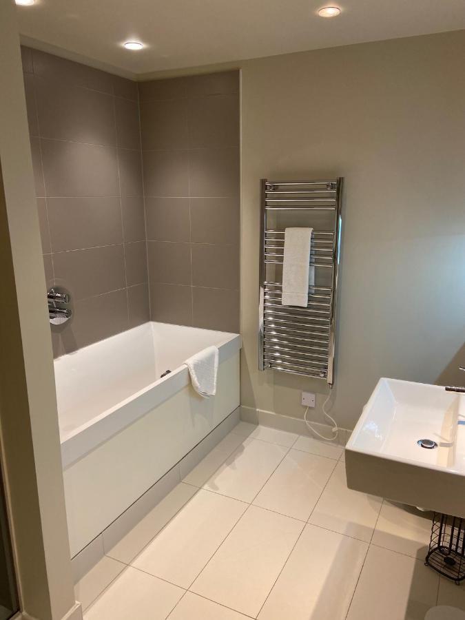 Quartermile Meadows View 2 Bedroom - With Free Parking Apartment Edinburgh