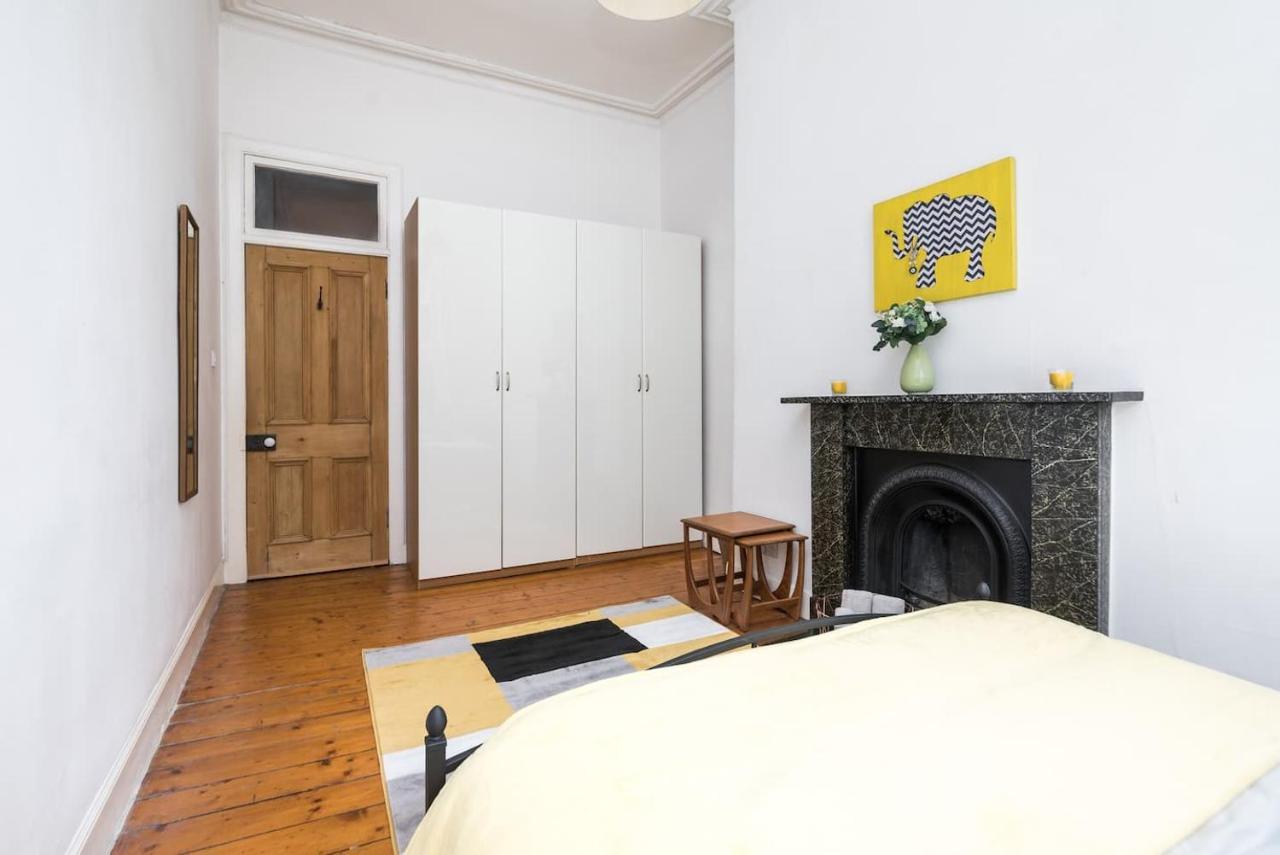 Pass The Keys Chic & Spacious Georgian Apt In Centre - Pets Friendly And Free Parking