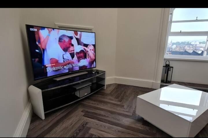 Castle Terrace 1 Bed Looking Onto Castle - Sleeps Upto 4 Apartment Edinburgh