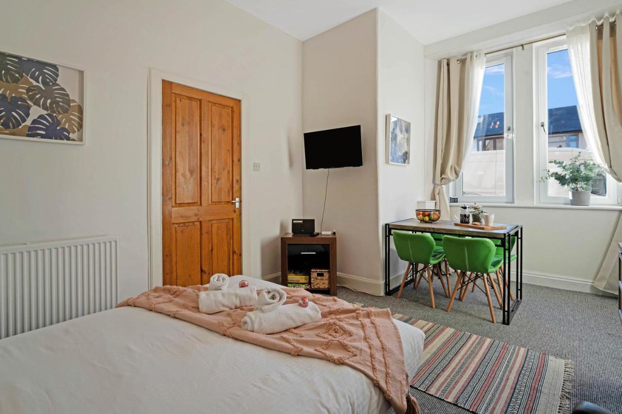 Cozy With Character Logie Main Door Flat Apartment
