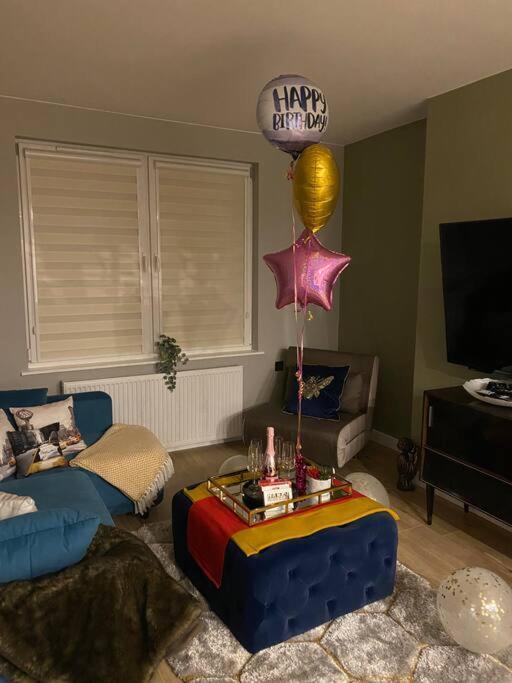 Lovely 3 Bed With Jacuzzi, Close To Airport, Driveway, Wifi Edinburgh