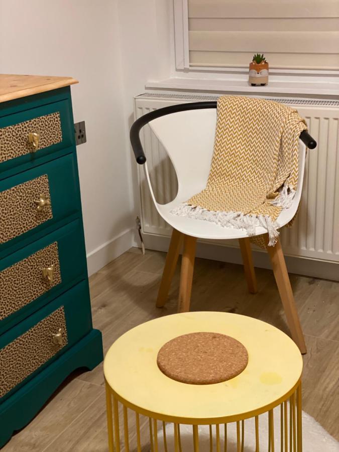 Apartment Lovely 3 Bed With Jacuzzi, Close To Airport, Driveway, Wifi Edinburgh